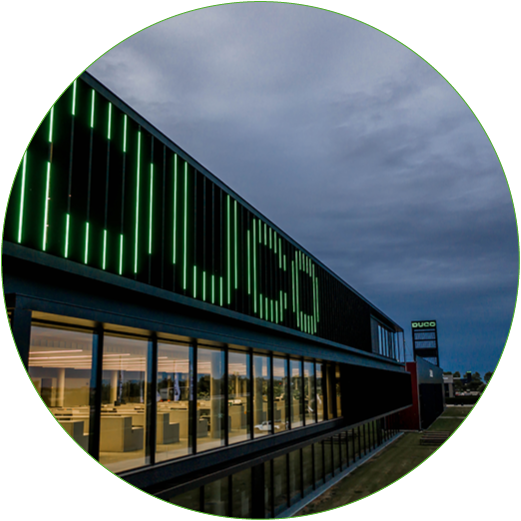 Projet nouveau bâtiment DUCO avec brise-soleil DucoSun Cubic Design